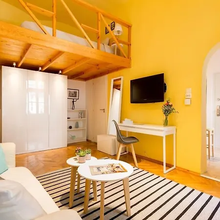 Juliet's Residence/romantic Nook Apartment